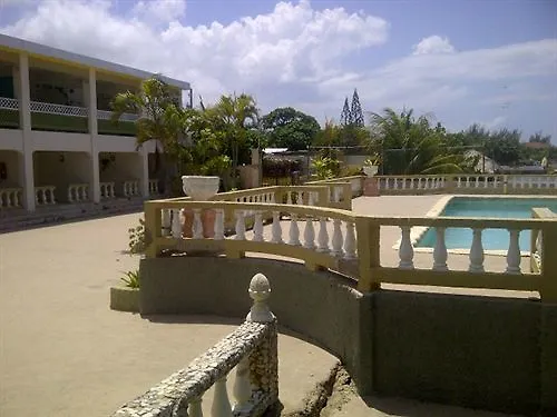 ***  Cariblue Hotel & Scuba Resort مونتيغو باي جامايكا