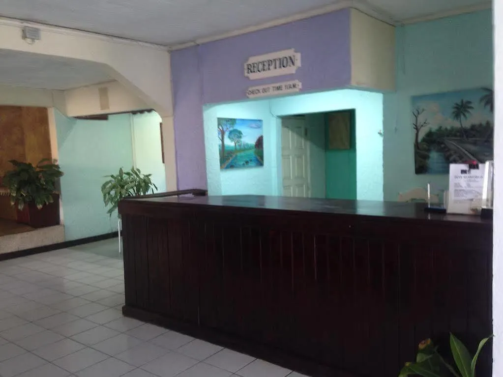 Cariblue Hotel & Scuba Resort مونتيغو باي