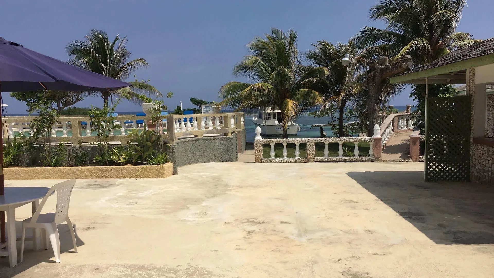 Cariblue Hotel & Scuba Resort مونتيغو باي