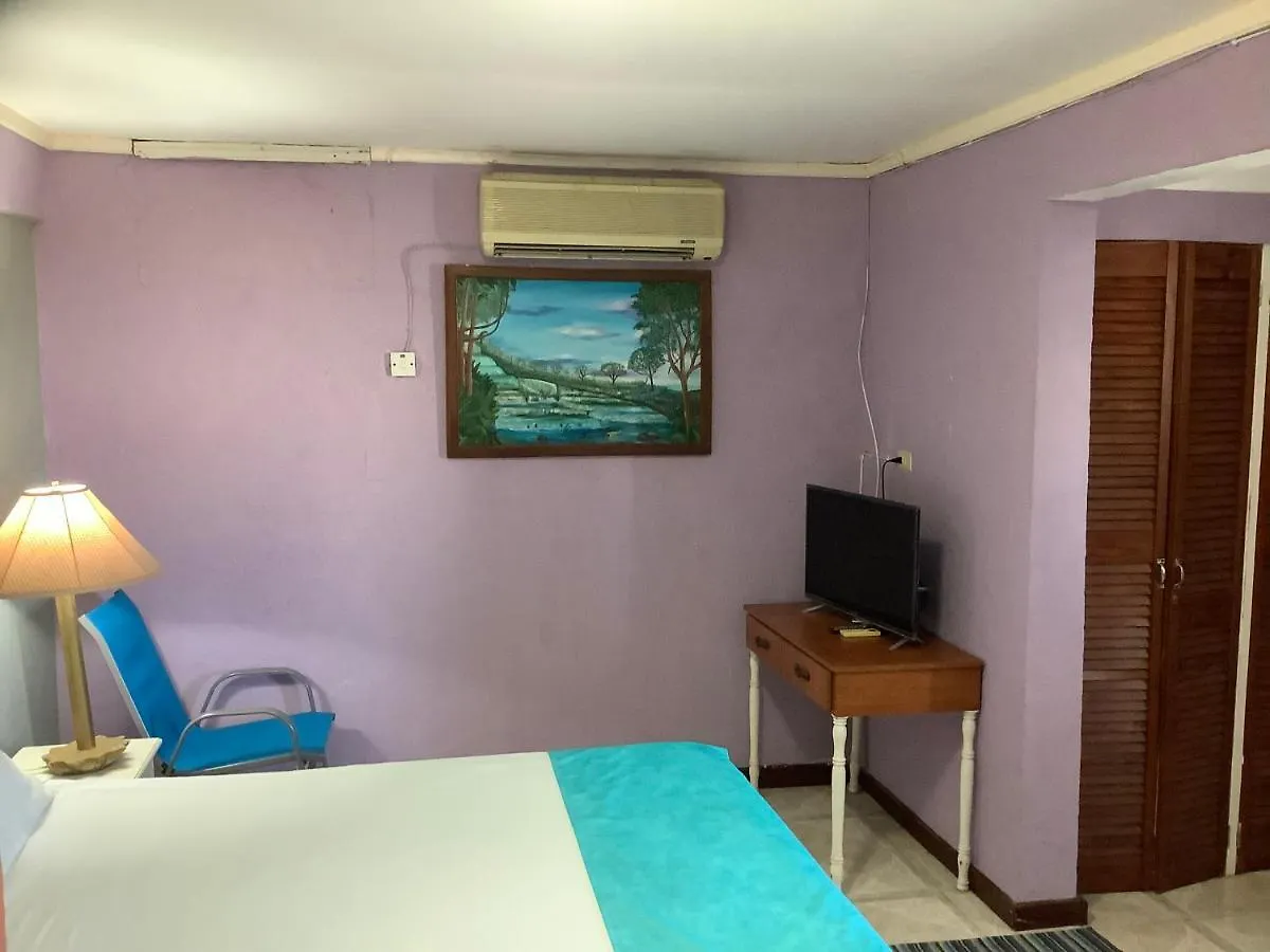 Cariblue Hotel & Scuba Resort مونتيغو باي