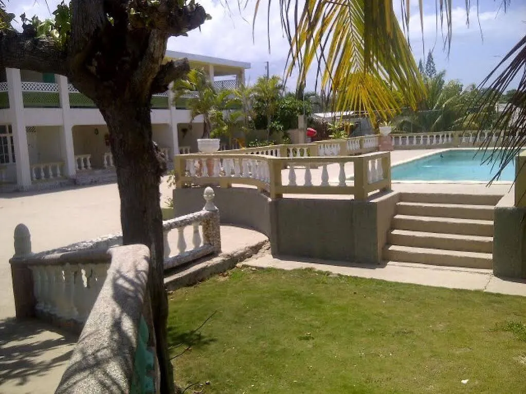 Cariblue Hotel & Scuba Resort مونتيغو باي