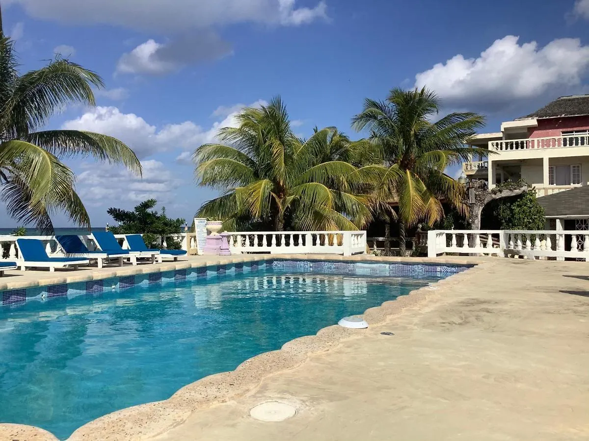 Cariblue Hotel & Scuba Resort مونتيغو باي