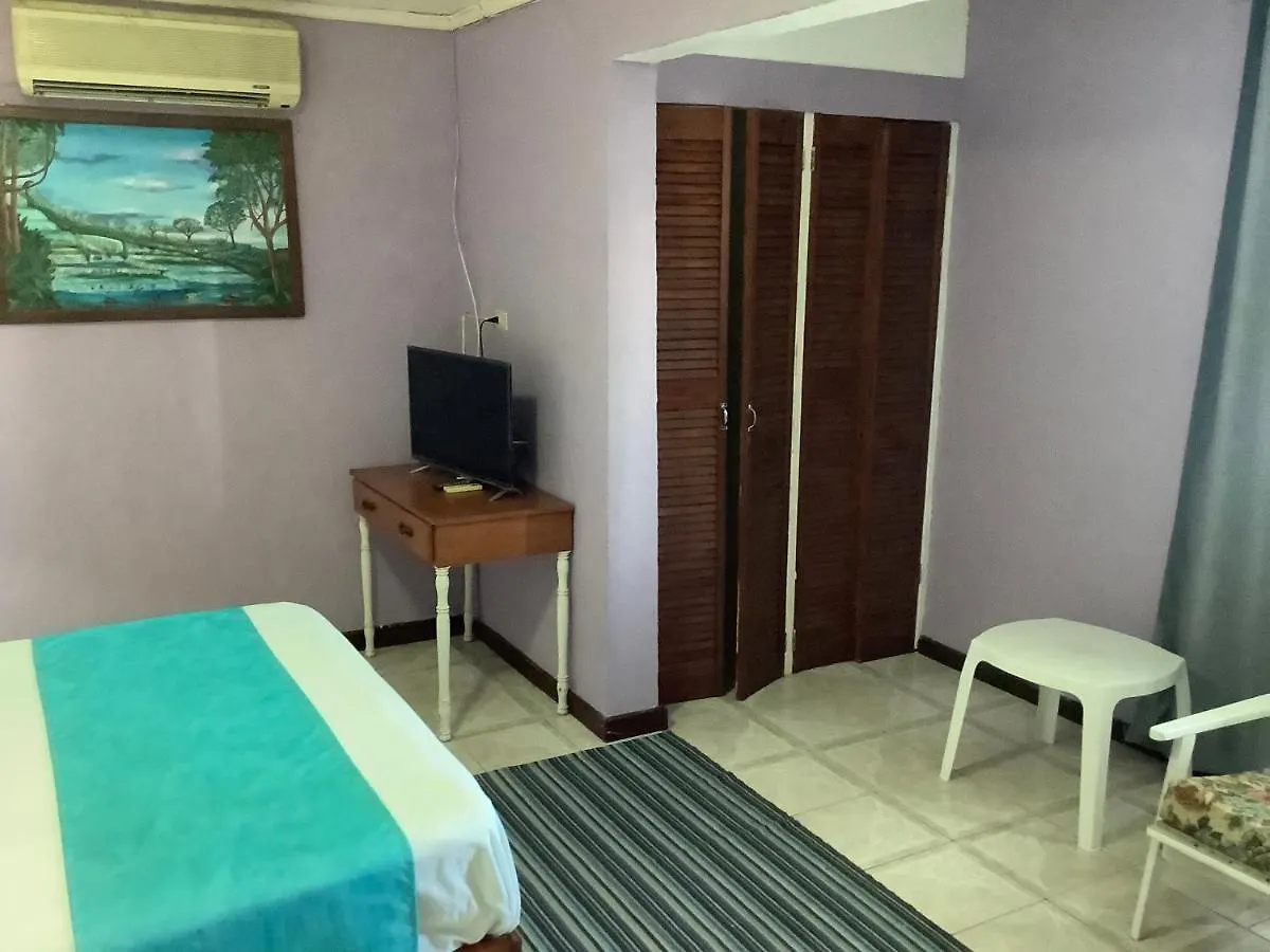 Cariblue Hotel & Scuba Resort مونتيغو باي